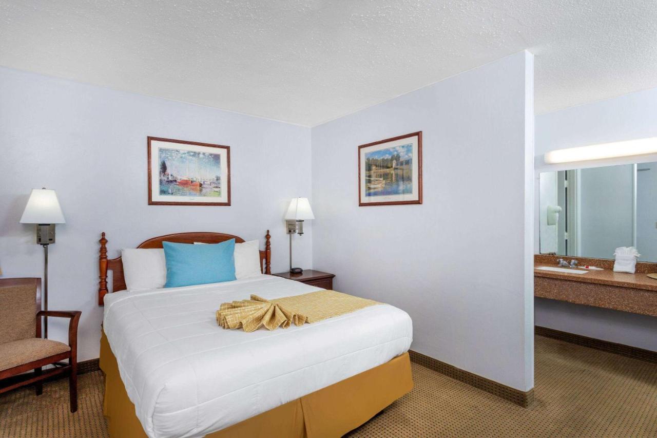 Travelodge By Wyndham Cape Cod Area West Dennis Exterior photo